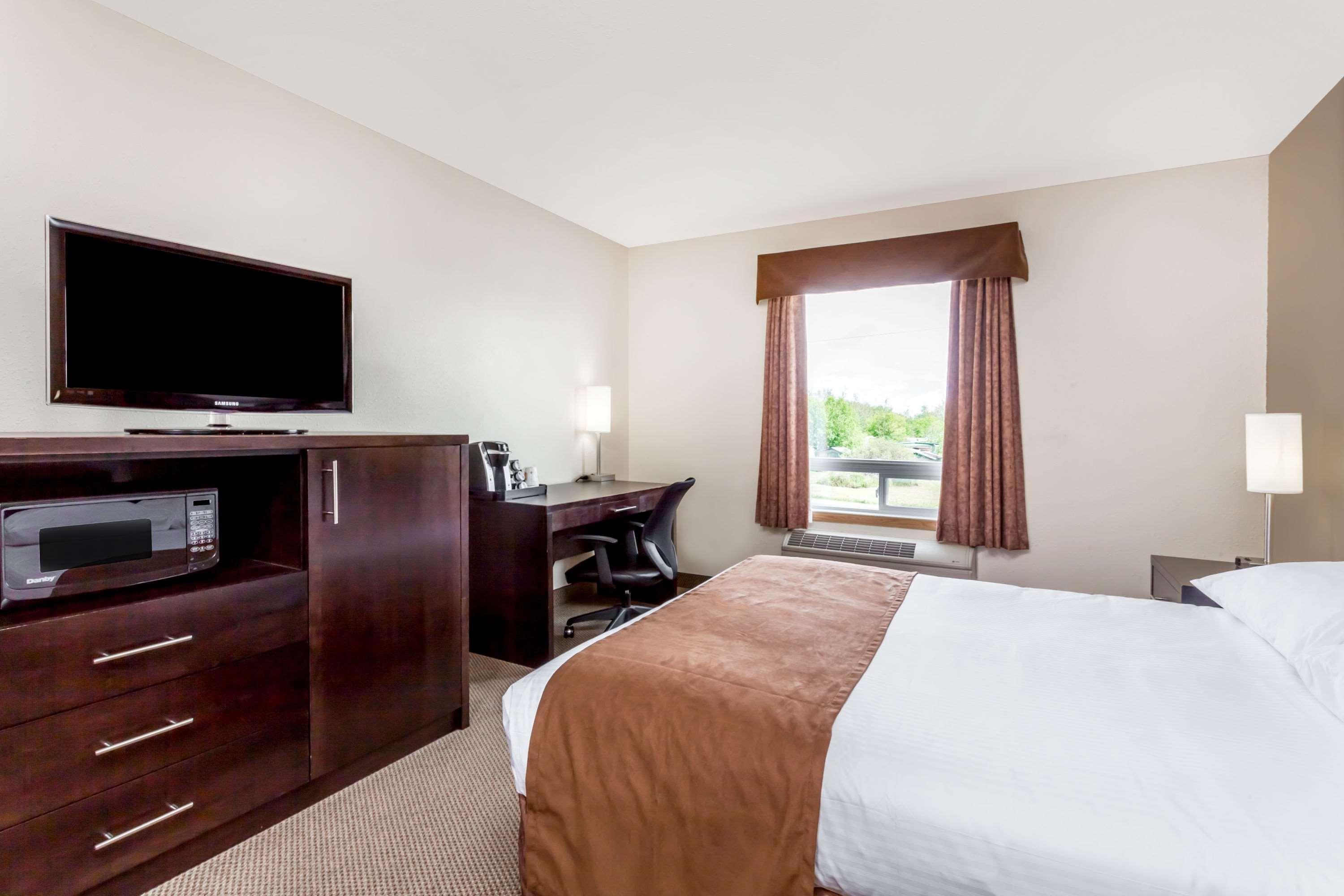 ซูเปอร์ 8 บาย วินด์แฮม ปรินซ์ แอลเบิร์ต Hotel ปรินซ์อัลเบิร์ต ภายนอก รูปภาพ